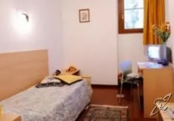 Johnson 2* Πεσκιέρα ντελ Γκάρντα